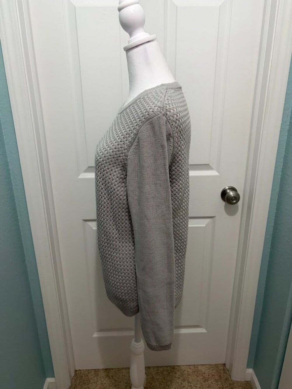Lety & Me Gray Textured Knit Sweater Women’s Medium Elbow Patch - Picture 4 of 7